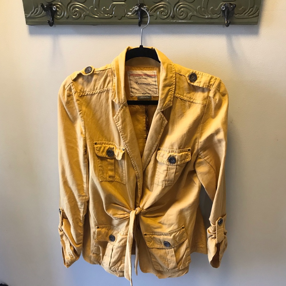 ⛄️❄️5 for $20❄️⛄️ Light jacket/blazer